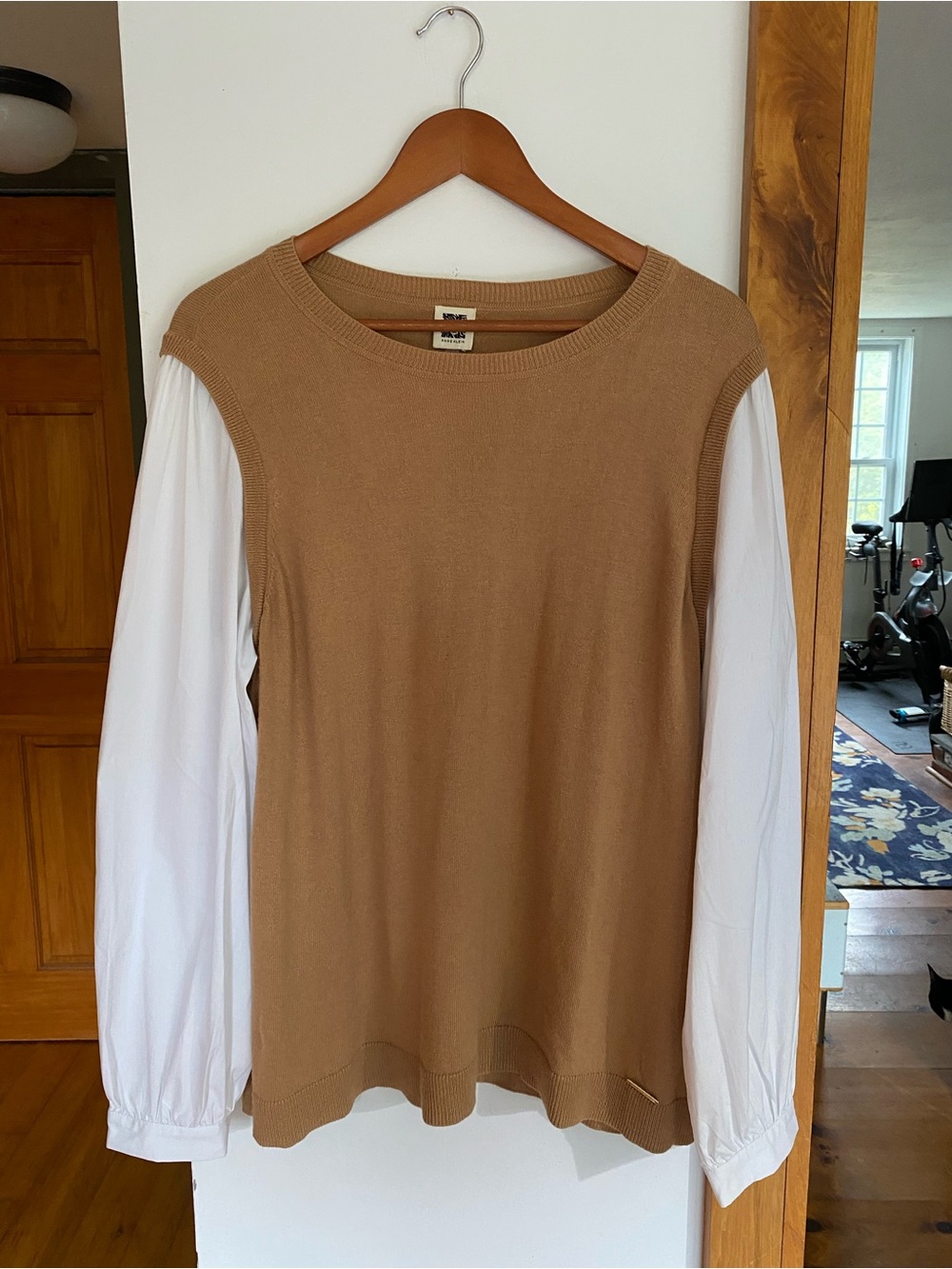 Anne Klein Camel Knit Shell with White Blouson Sleeves